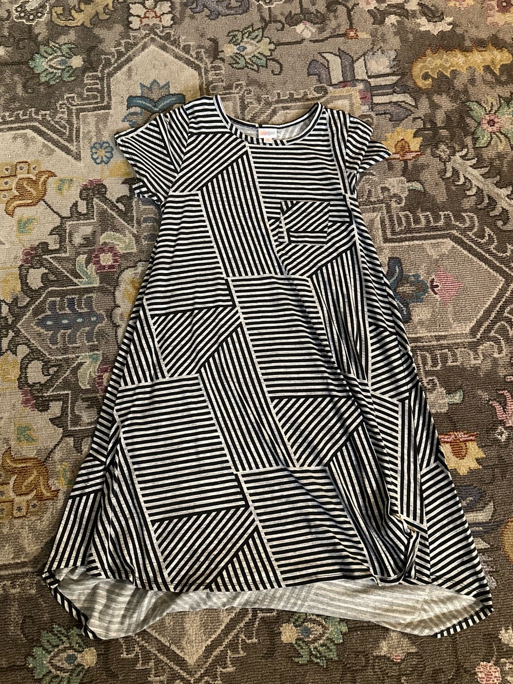 LuLaRoe Carly Dress Black White Geometric Striped Pocket T-Shirt Dress XS